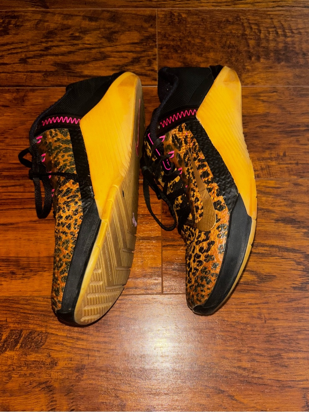 Nike Metcon 6 Leopard Cheetah Pink Training Shoes Gold Swoosh Women 7.5 Sneakers - Picture 3 of 10